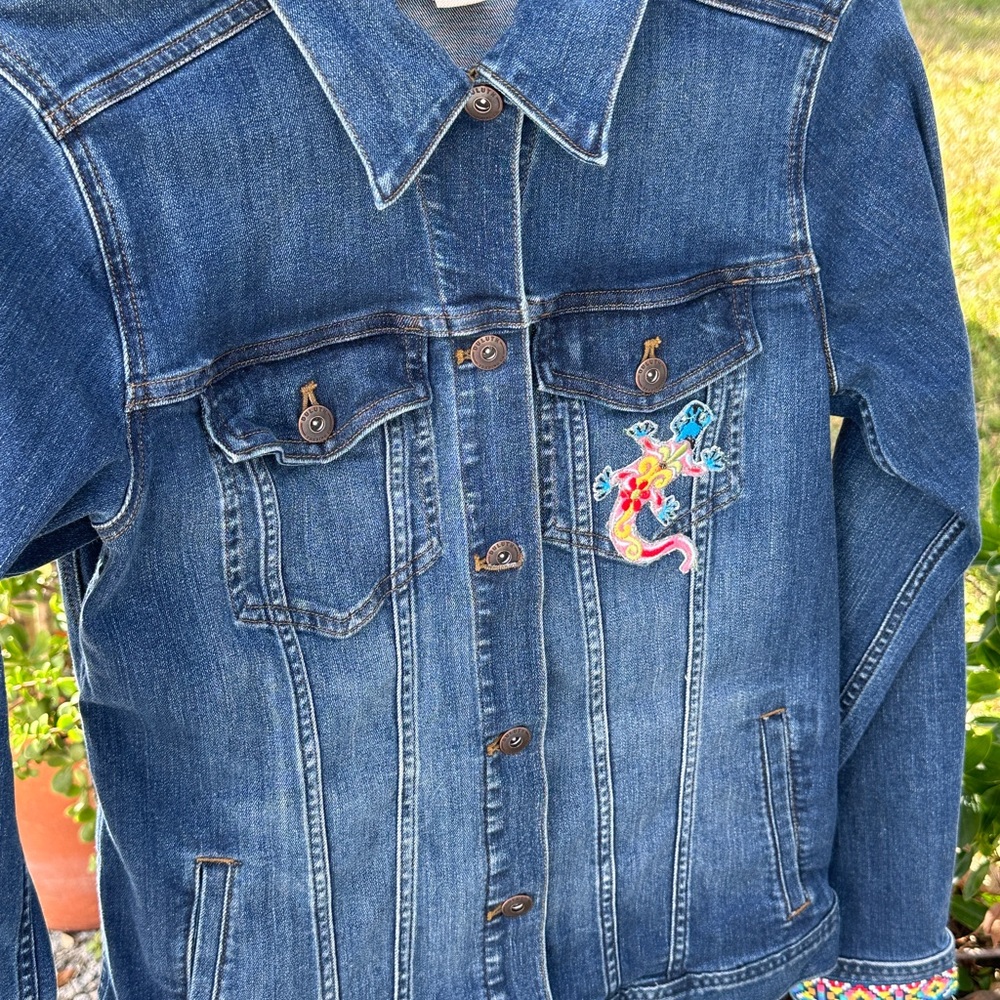 Women’s custom embroidered jeans jacket with gecko